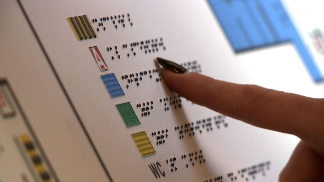 Consumo obligará a los supermercados a etiquetar alimentos en braille