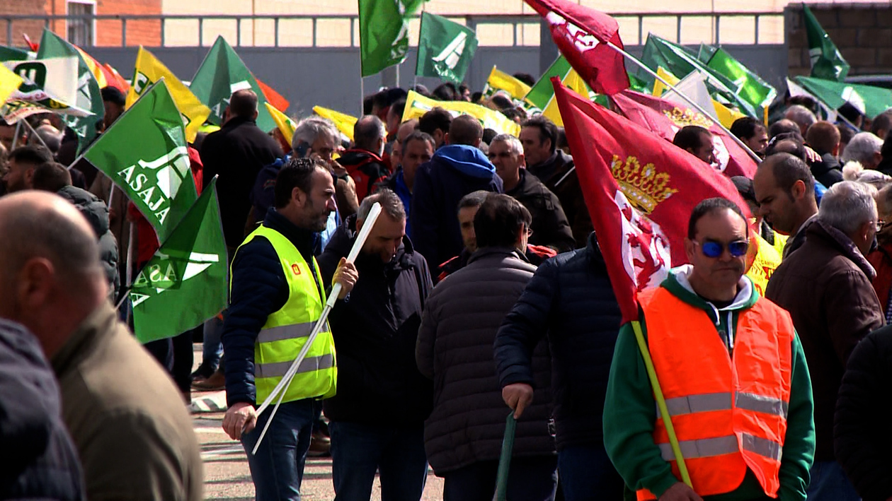 El campo denuncia subidas especulativas en el precio del gasóleo agrícola y los abonos